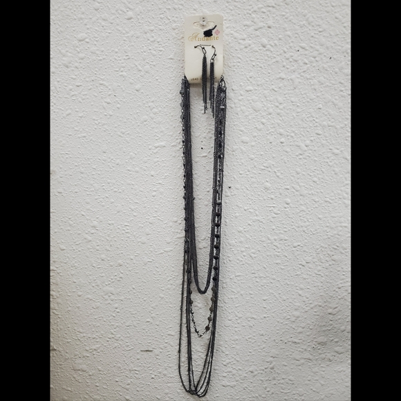 Jewelry - 📿 Dark Grey Necklace with Matching Earrings 🖤